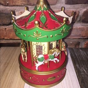 Marry Go Round Carousel, Horses Go Round & Round